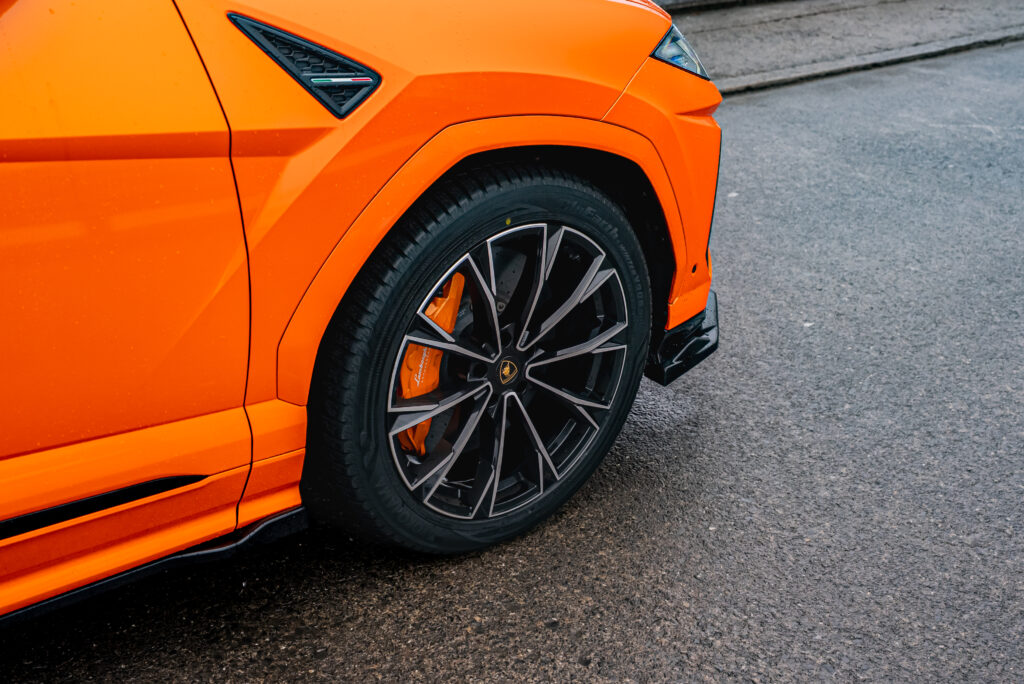 Lamborghini Urus Orange Schweiz
