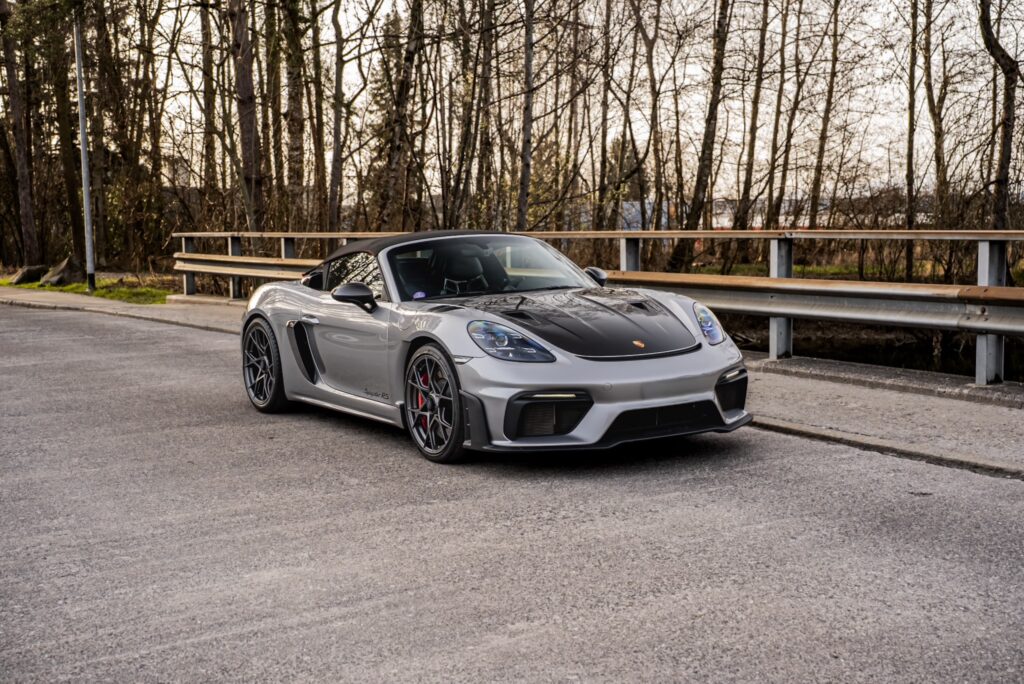 Porsche 718 Spyder RS grau