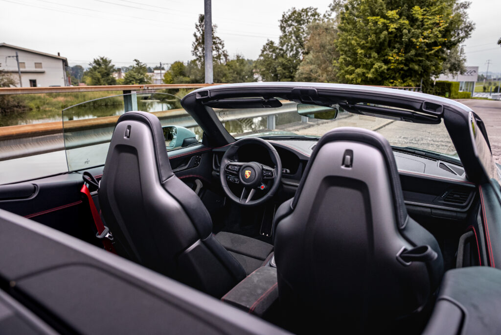 Porsche 992.2 Carrera 4 GTS mieten schweiz