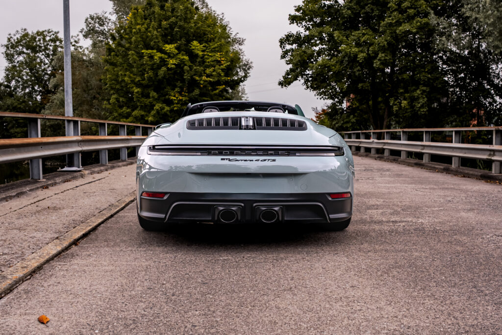 Porsche 992.2 Carrera 4 GTS mieten schweiz