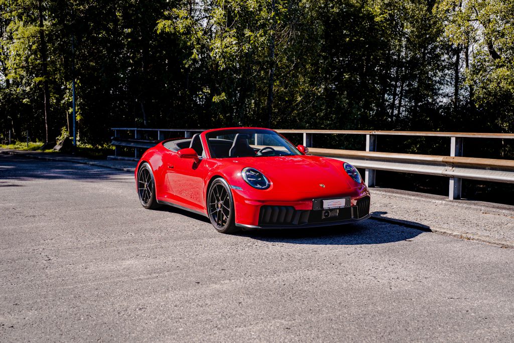 Porsche 992.2 Carrera 4 GTS Cabrio rot